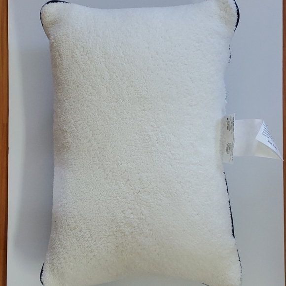 throw pillow - Picture 2 of 3